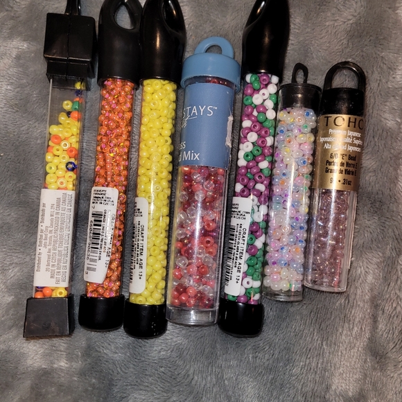 Seed beads, assorted colors. Over 50 tubes. - Picture 10 of 11